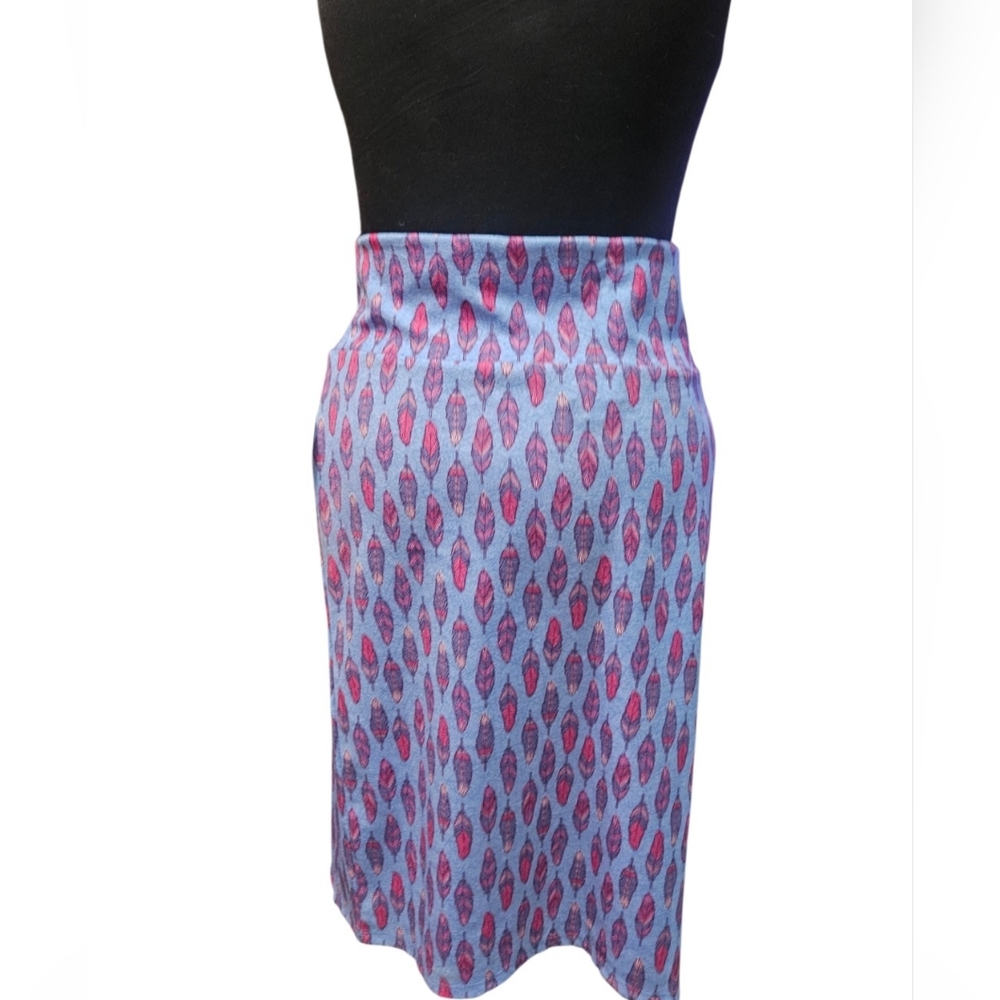 LuLaRoe 2xl  Blue w/ Red Feathers Strechy Skirt
